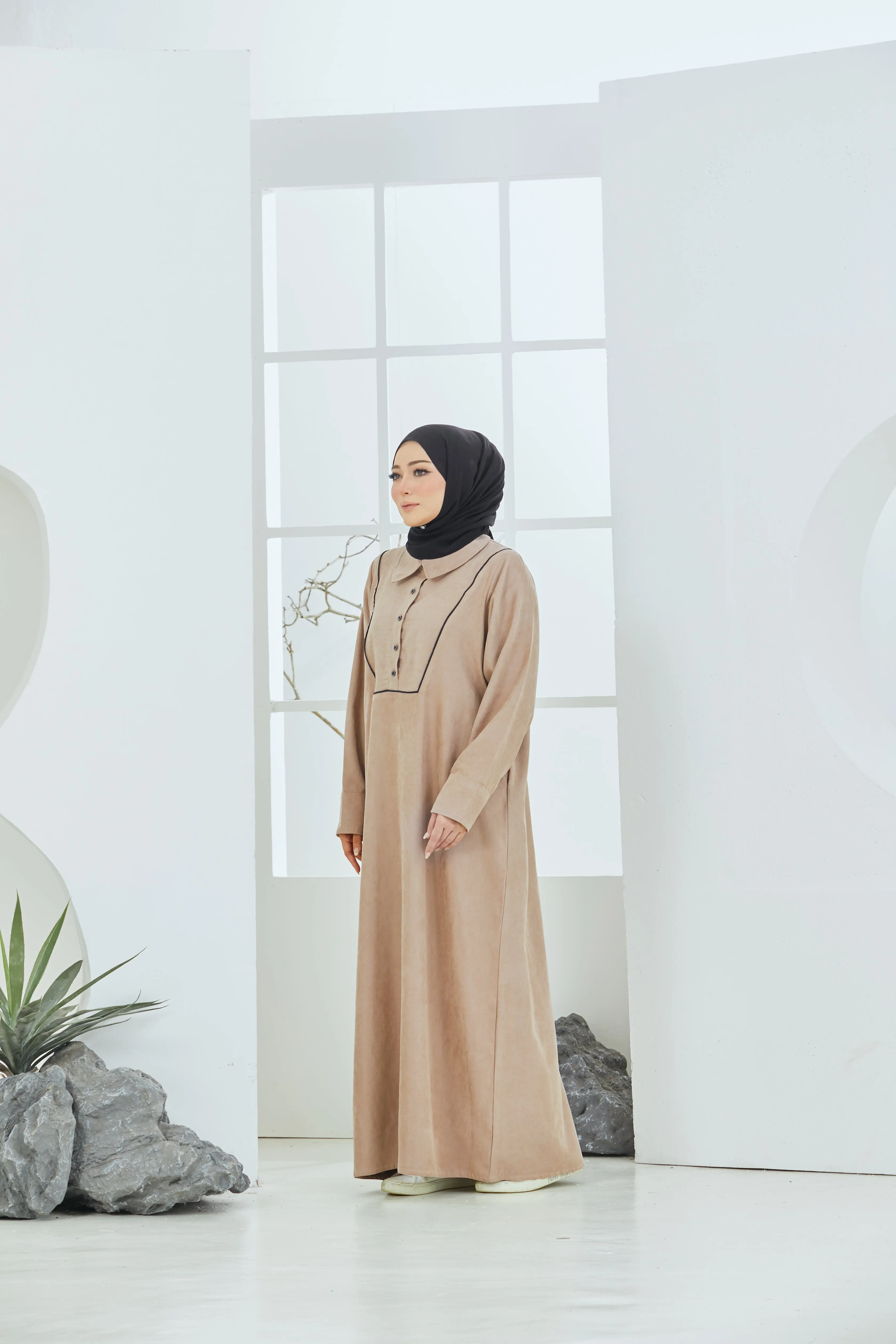 Aira Abaya in Beige