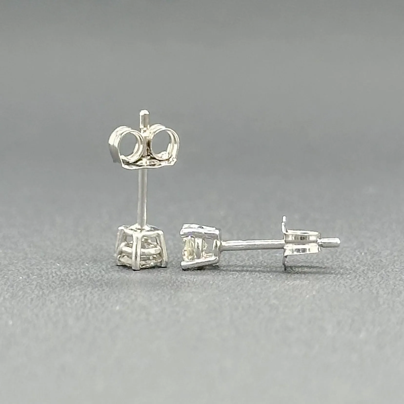 Estate 14K W Gold 0.28cttw H/SI2-I1 Diamond Stud Earrings