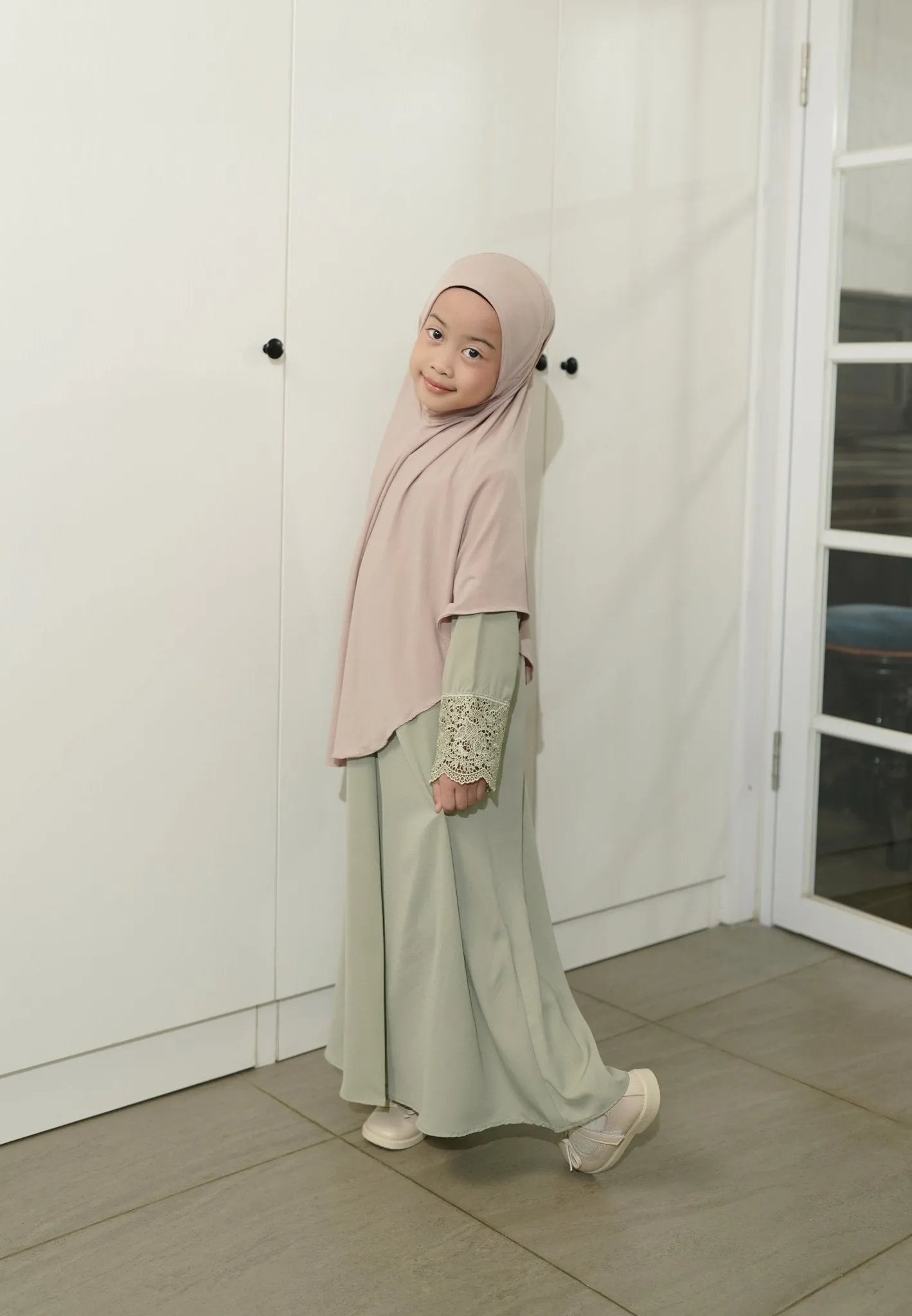 Meena Lace Abaya Anak